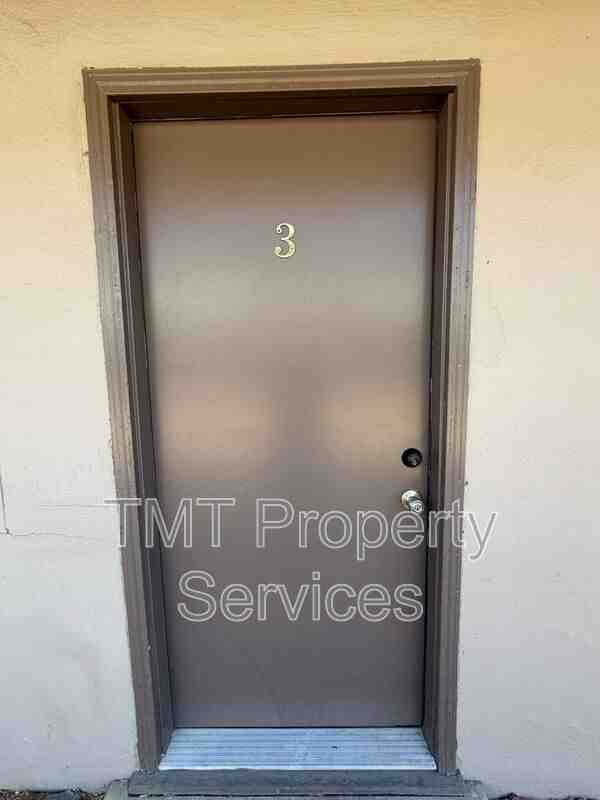 2530 S St #3 - Photo 3 of 8