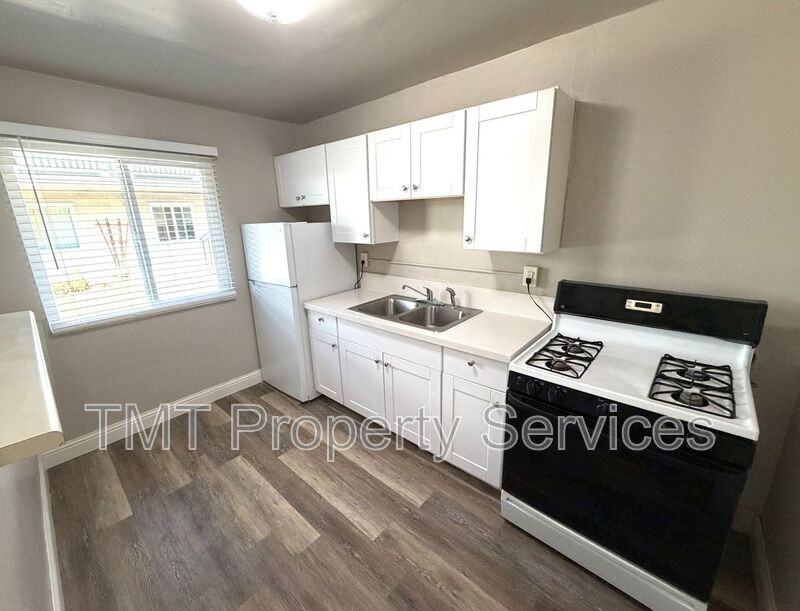 2530 S St #3 - Photo 4 of 8