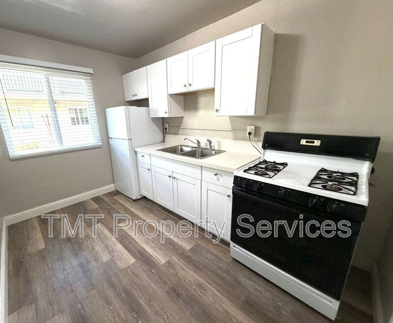 2530 S St #3 - Photo 5 of 8