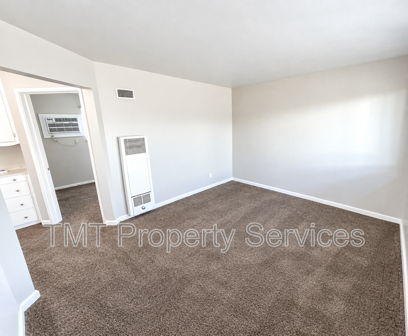 2530 S St #3 - Photo 6 of 8