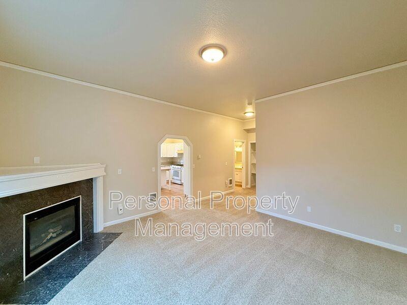 409 W Mcloughlin Blvd #1 - Photo 2 of 20