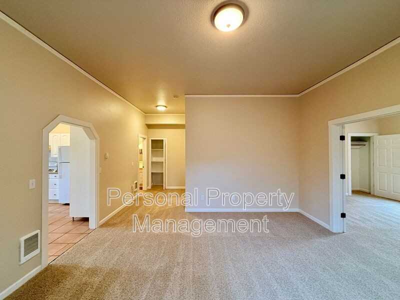 409 W Mcloughlin Blvd #1 - Photo 4 of 20