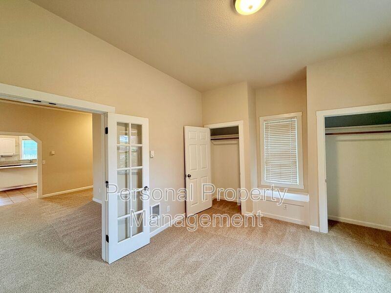 409 W Mcloughlin Blvd #1 - Photo 5 of 20