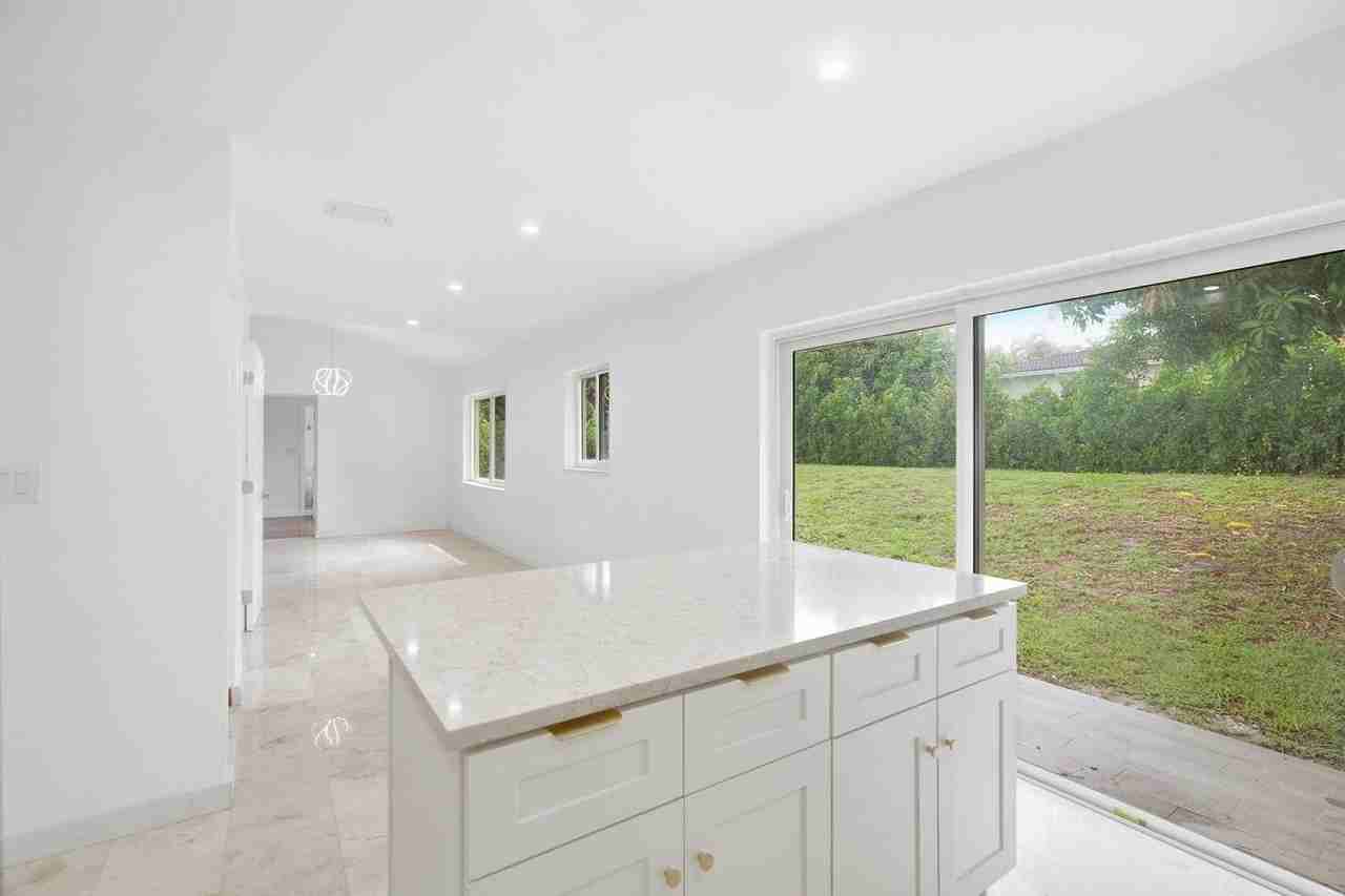 235 Nw 3rd Ct - Photo 3 of 40