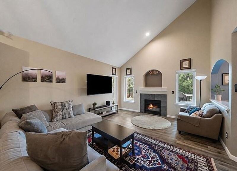 10654 Apishamore Ct - Photo 4 of 18