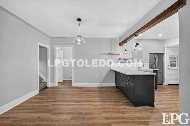 2428 Bucklew Dr - Photo 7 of 32