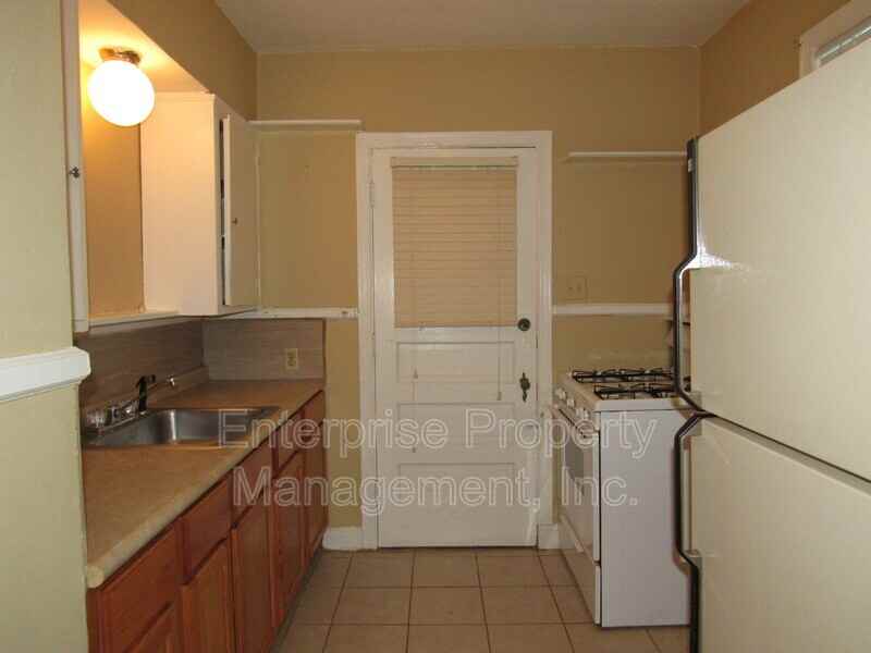 3196 Douglass Ave - Photo 3 of 6