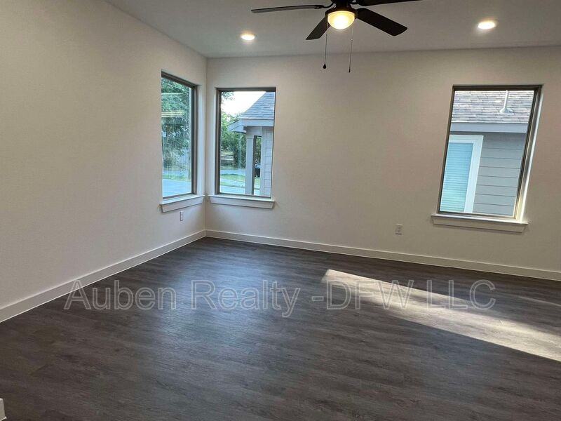 2524 S Fannin Ave - Photo 3 of 24