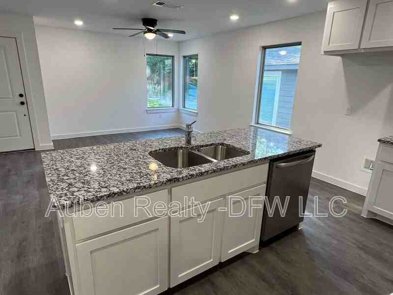 2524 S Fannin Ave - Photo 5 of 24