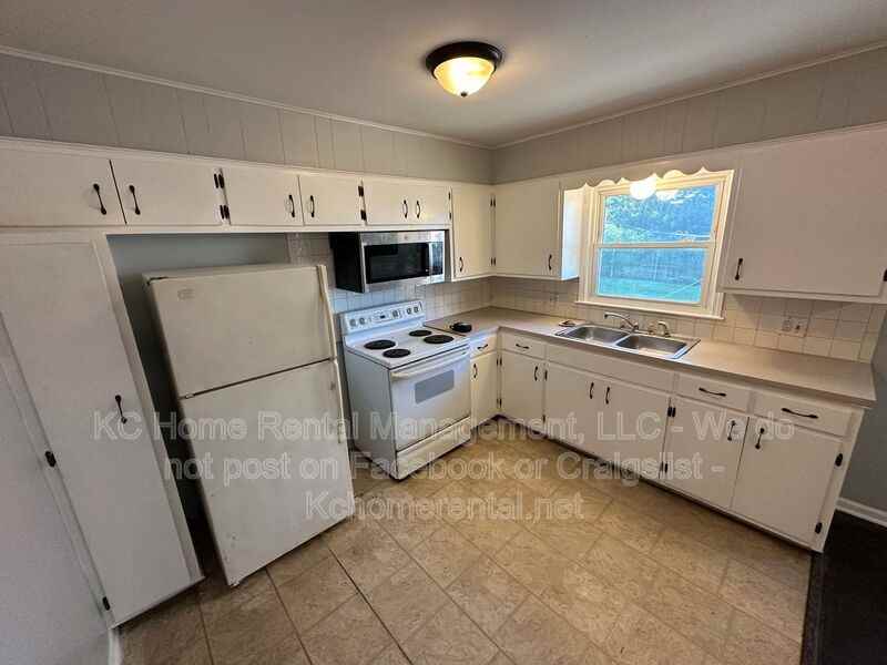 10109 E 74th Ter - Photo 6 of 21