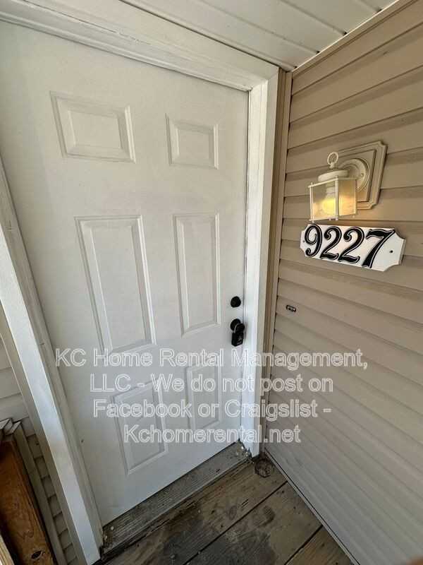 9227 E 54th St - Photo 3 of 26