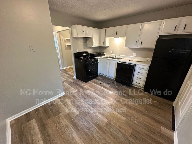 9227 E 54th St - Photo 4 of 26