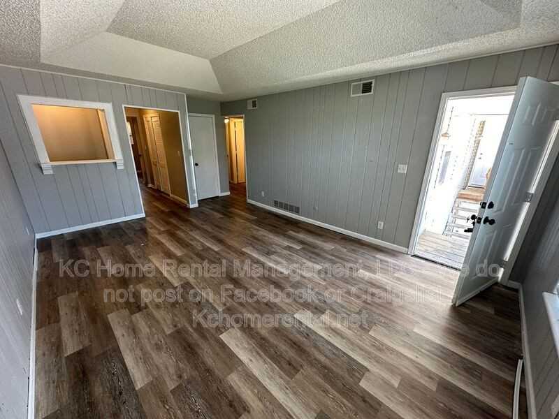 9227 E 54th St - Photo 7 of 26