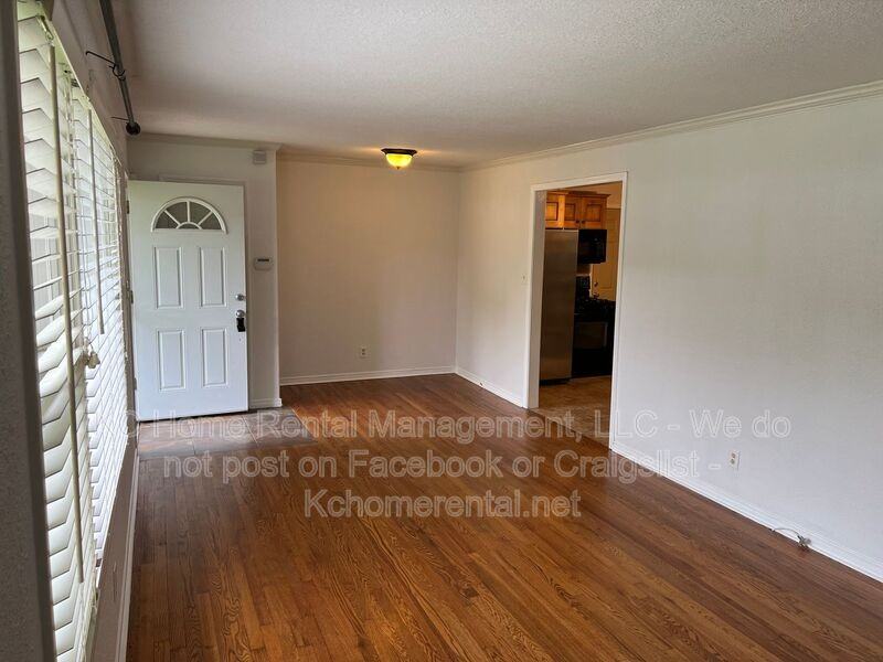 6943 Walmer St - Photo 4 of 30