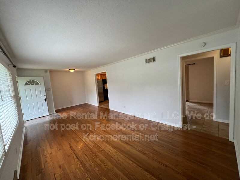 6943 Walmer St - Photo 5 of 30