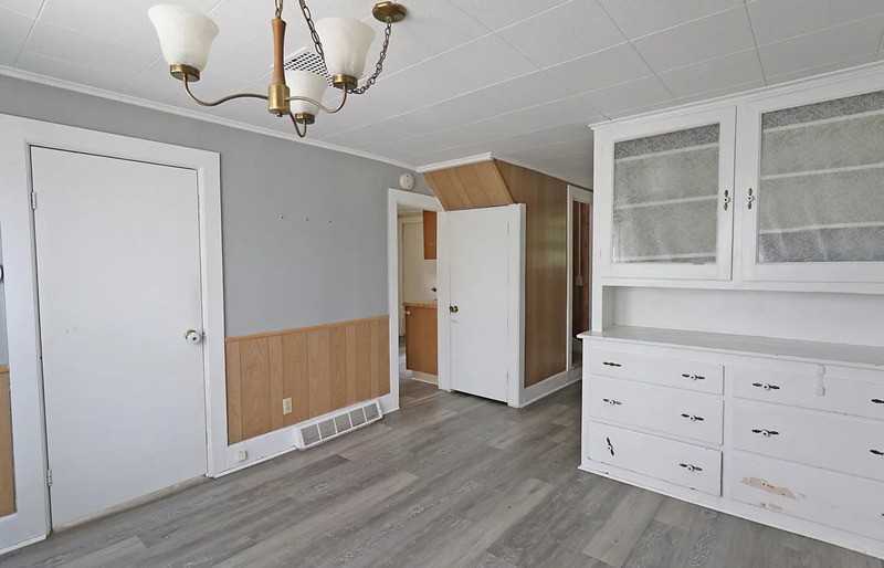 738 Broadway St - Photo 3 of 17