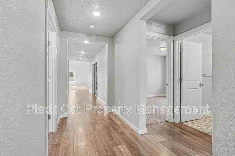 637 E Warrior Basin St - Photo 4 of 26