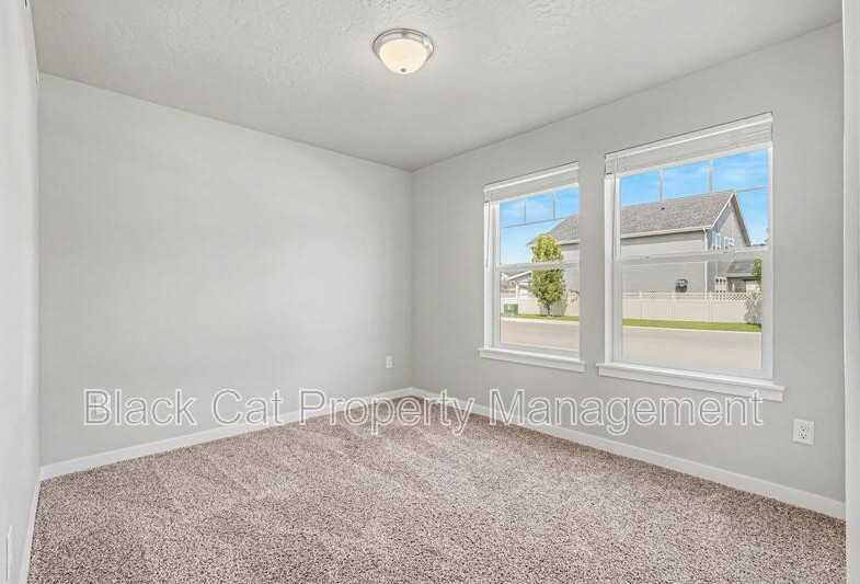637 E Warrior Basin St - Photo 5 of 26
