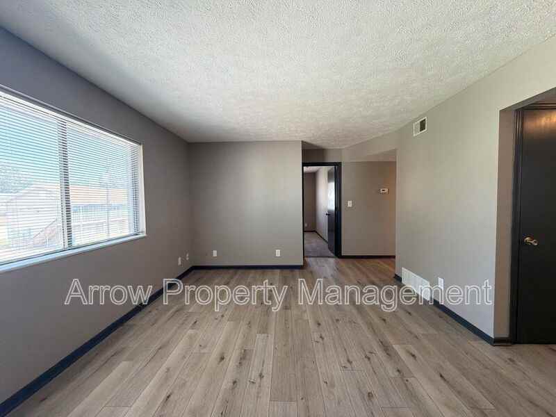 922 A St #3 - Photo 4 of 23