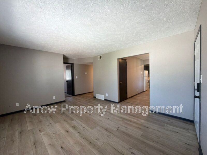 922 A St #3 - Photo 5 of 23