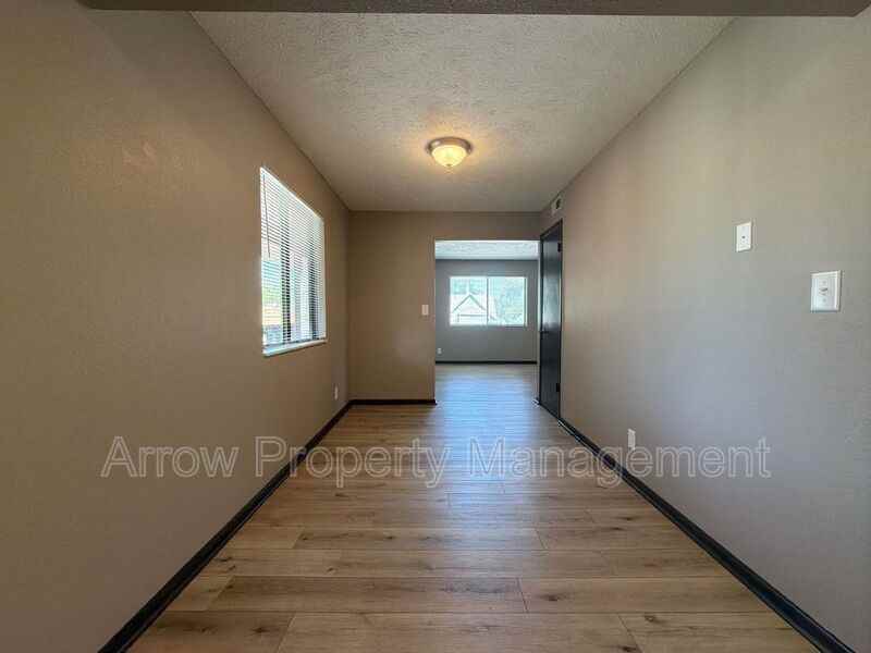 922 A St #3 - Photo 6 of 23