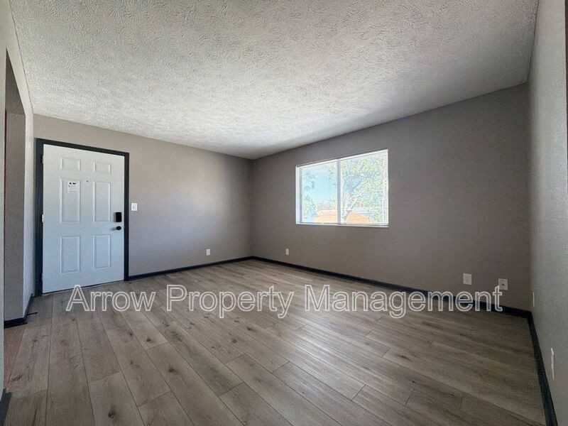 922 A St #3 - Photo 7 of 23