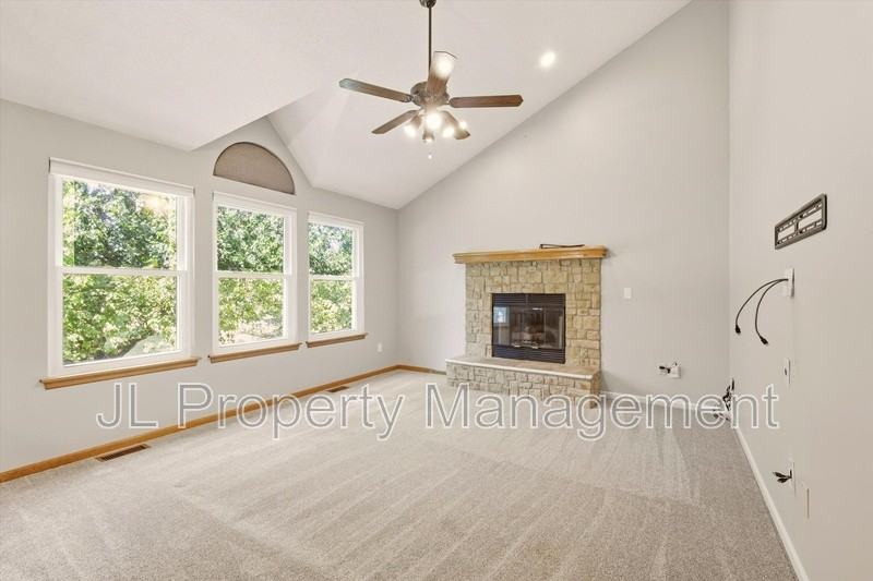 125 Se Topaz Dr - Photo 2 of 19