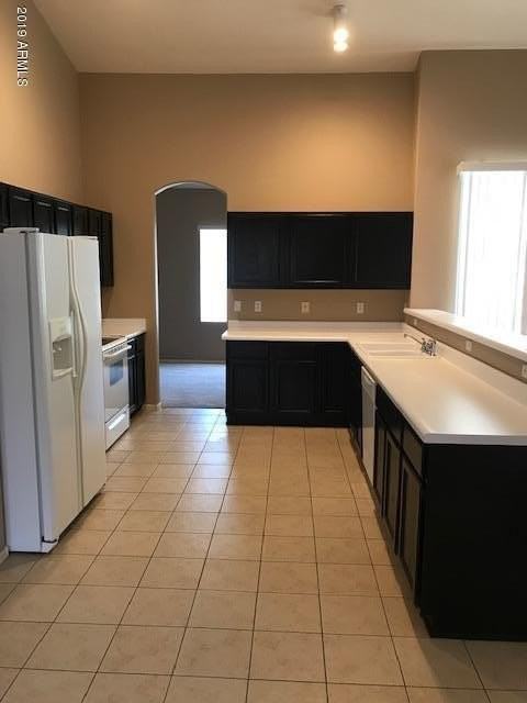 724 N Yucca St - Photo 4 of 24