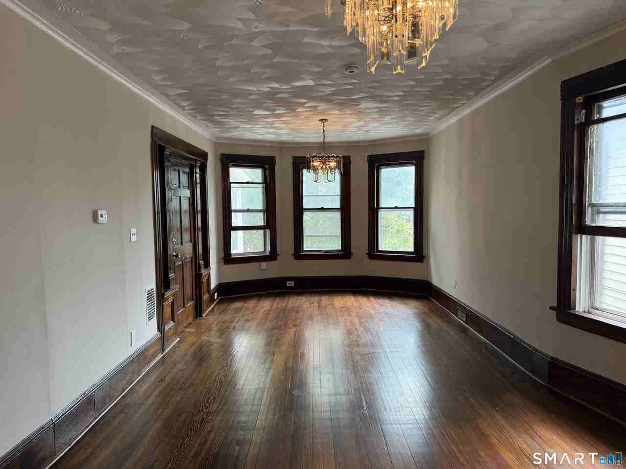 7476 Worth St - Photo 2 of 11