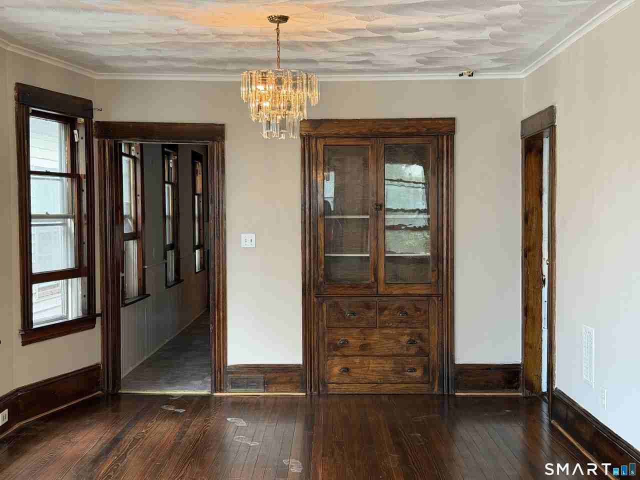 7476 Worth St - Photo 4 of 11