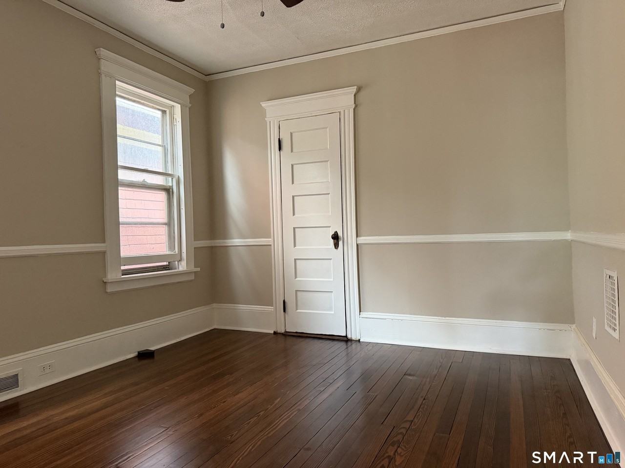 7476 Worth St - Photo 6 of 11