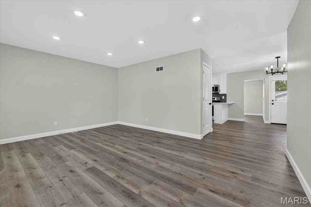 328 Danworth Ct - Photo 4 of 37