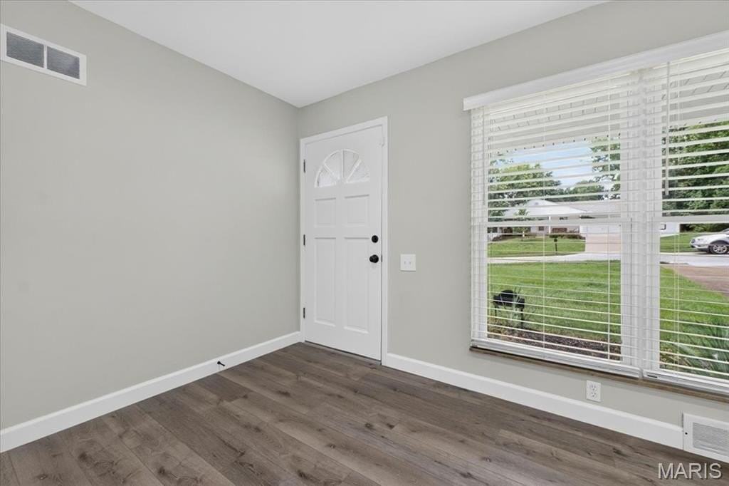 328 Danworth Ct - Photo 5 of 37