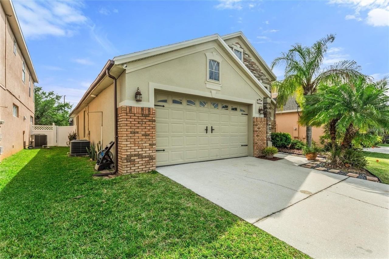15031 Huntcliff Park Way - Photo 2 of 44