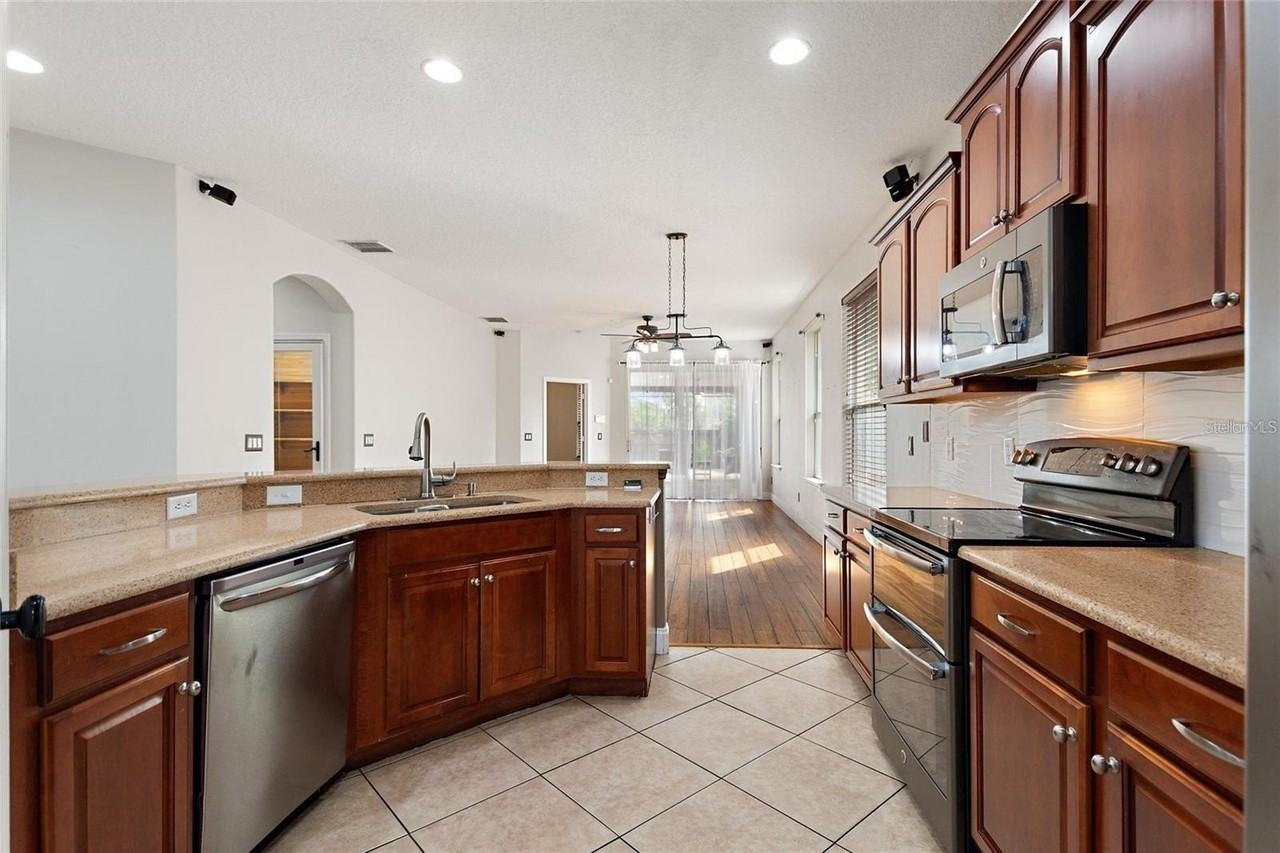 15031 Huntcliff Park Way - Photo 6 of 44