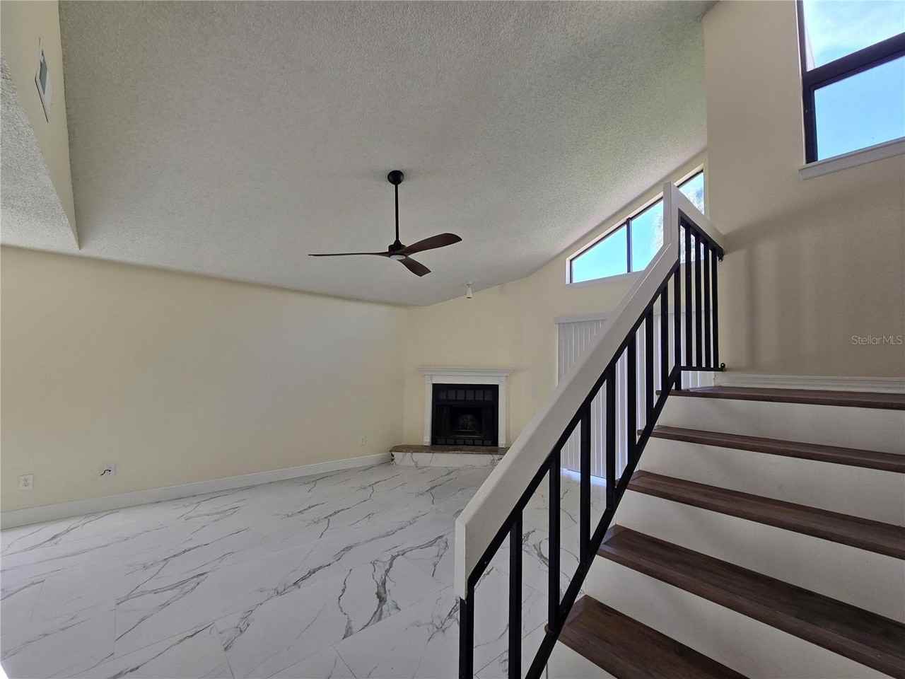 410 S Netherwood Cres #410 - Photo 4 of 14