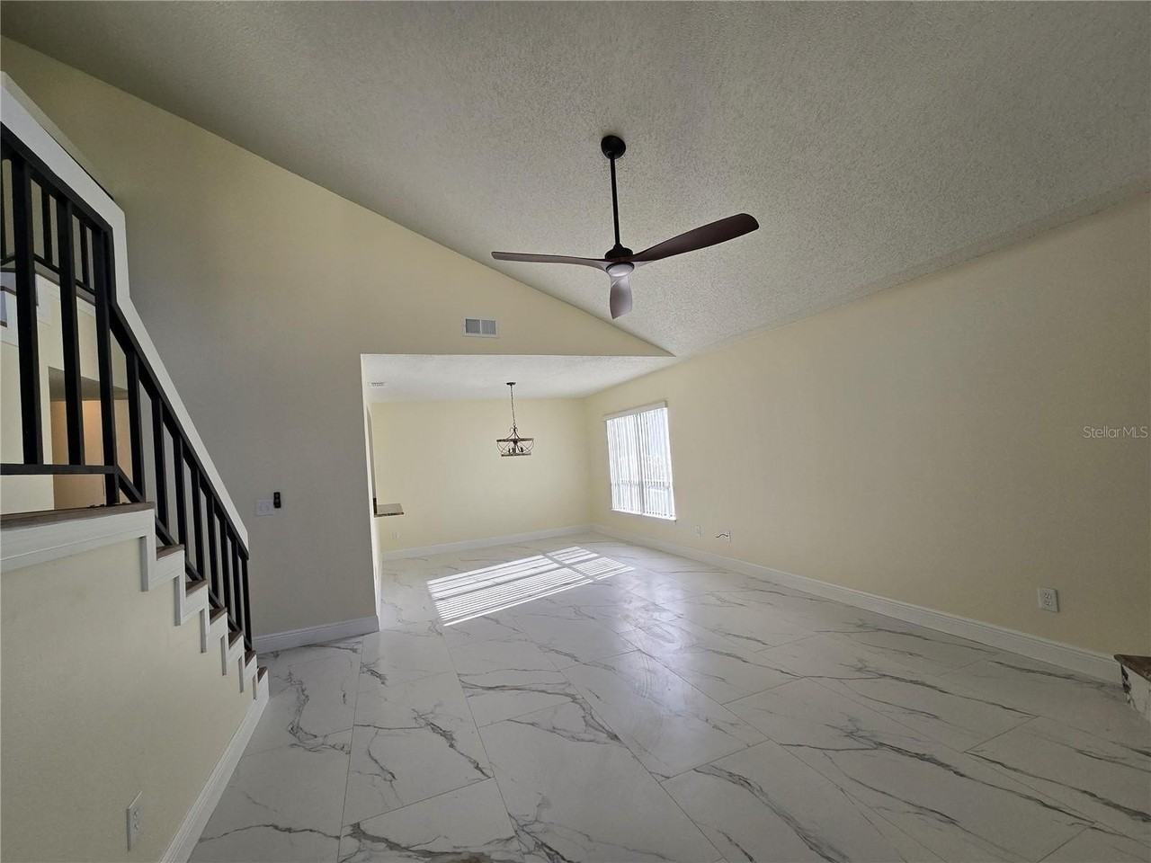410 S Netherwood Cres #410 - Photo 5 of 14
