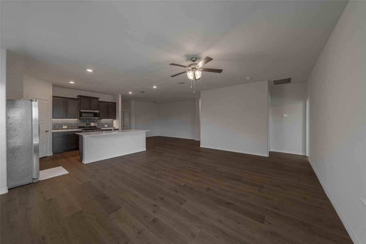 2044 Hearn Dr - Photo 5 of 39