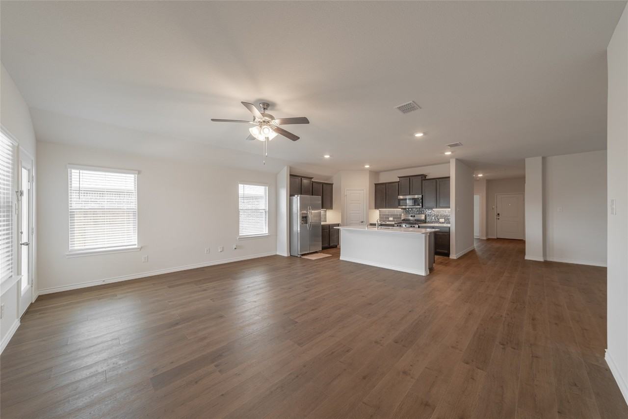 2044 Hearn Dr - Photo 6 of 39