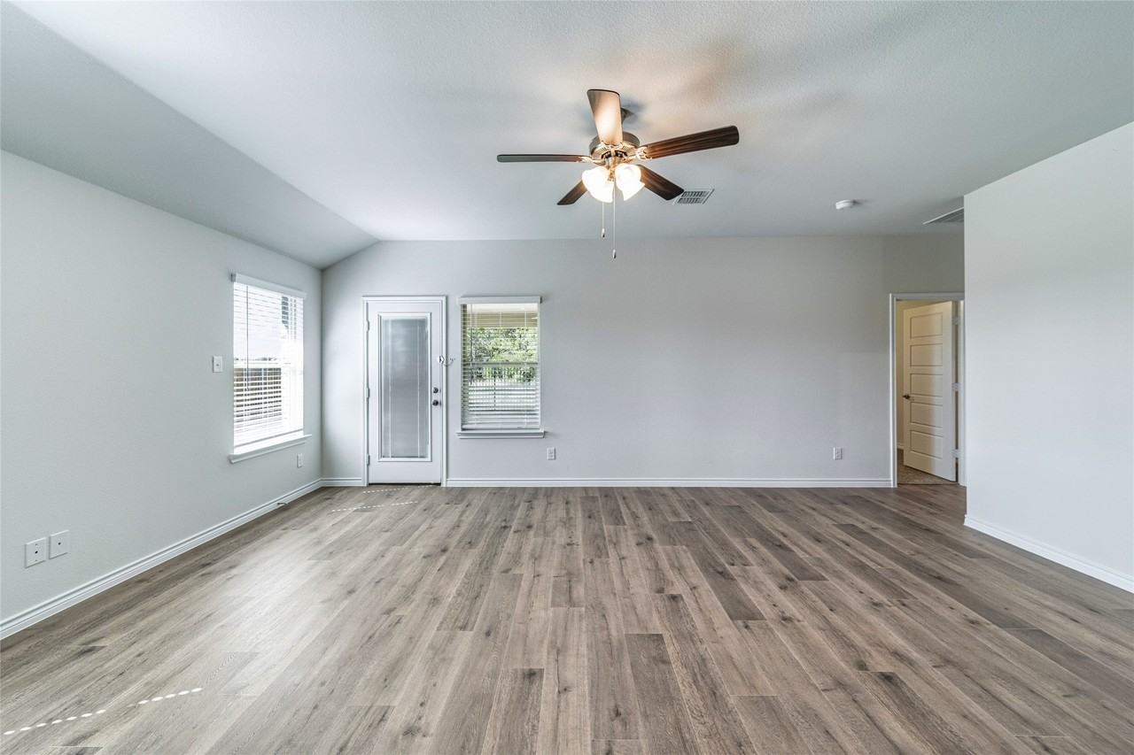 2059 Ketchum Ln - Photo 3 of 36