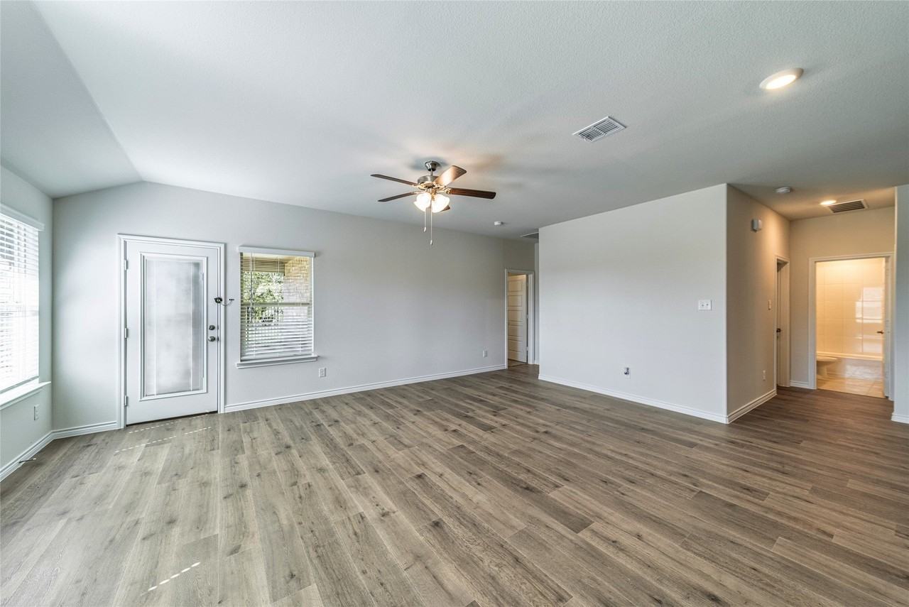 2059 Ketchum Ln - Photo 4 of 36