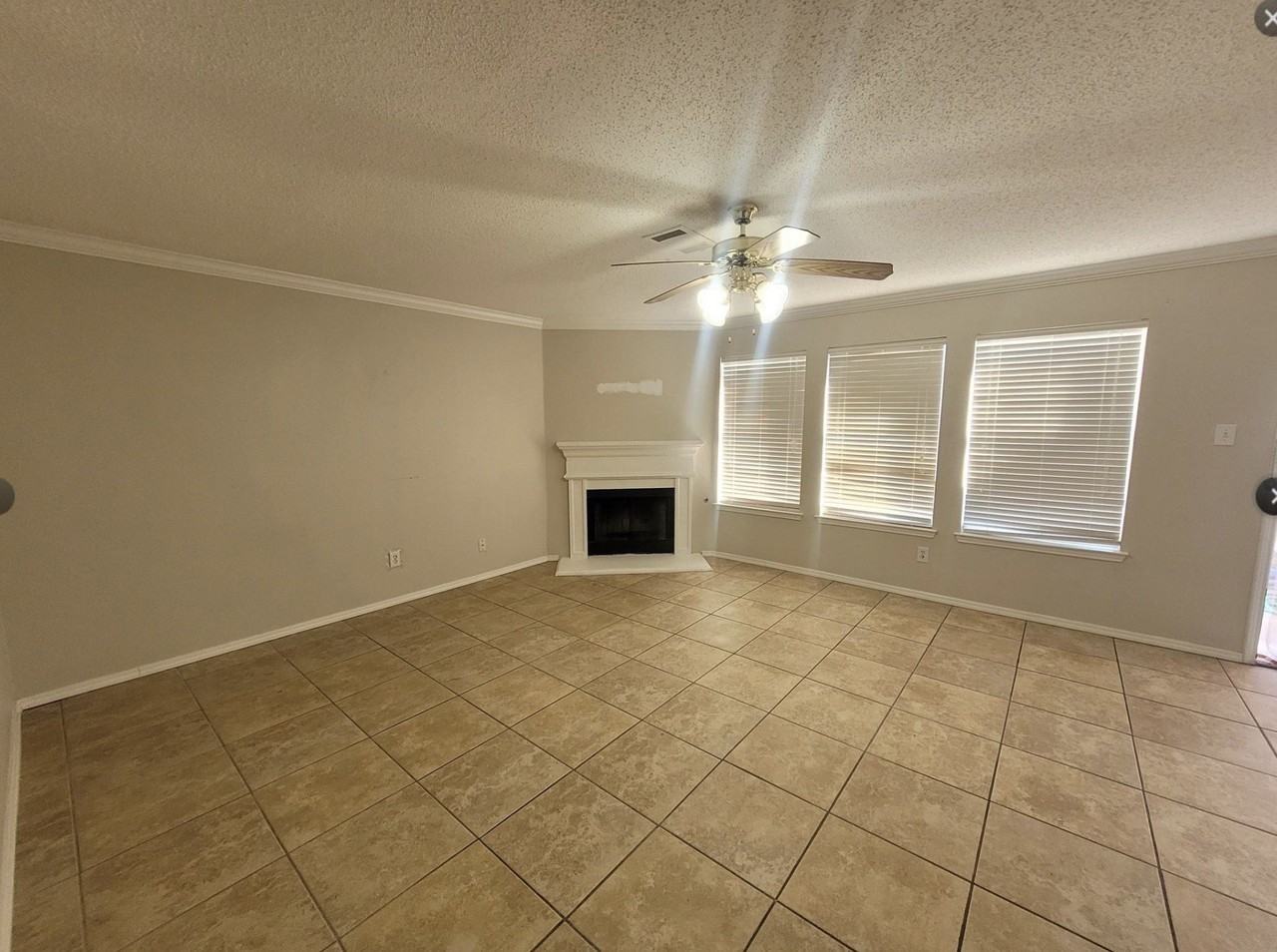 114 Southwood Dr - Photo 3 of 19