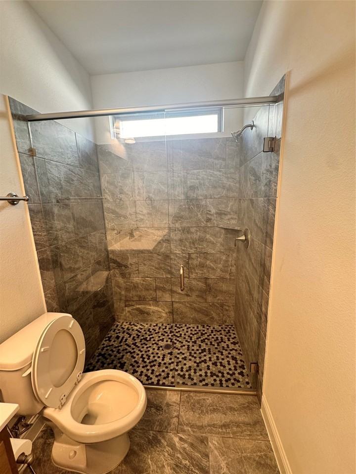1013 Tullow Dr - Photo 4 of 36