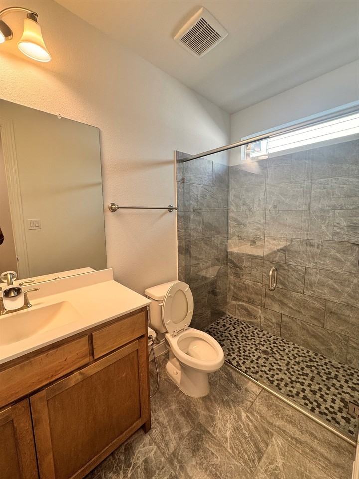 1013 Tullow Dr - Photo 5 of 36