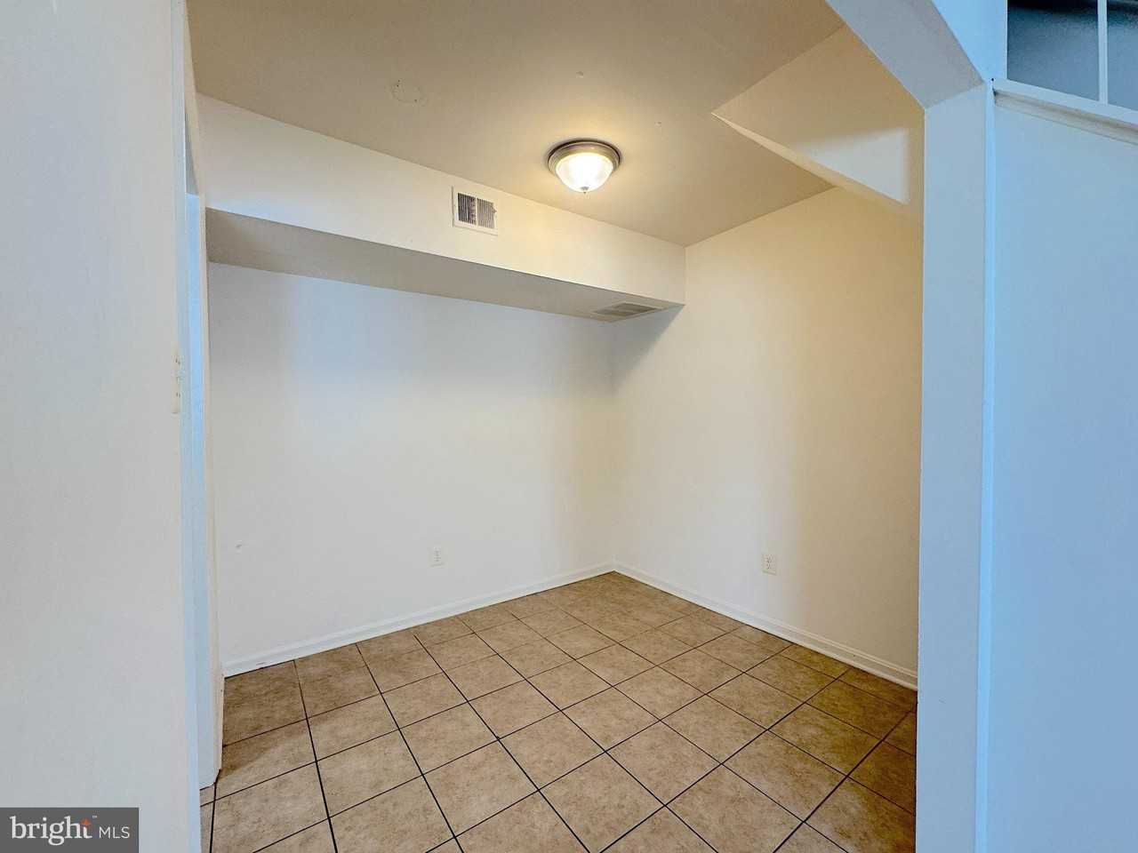 8632 Walutes Cir #B - Photo 5 of 17