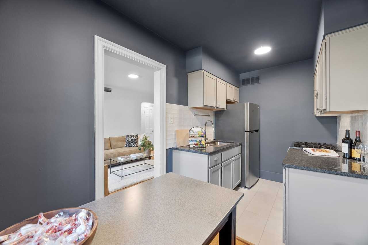 451 E Town St #215 - Photo 4 of 29