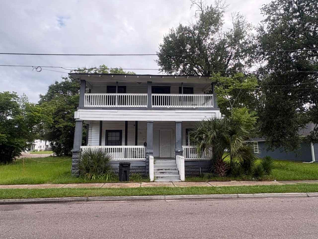 1129 Grothe St - Photo 4 of 20