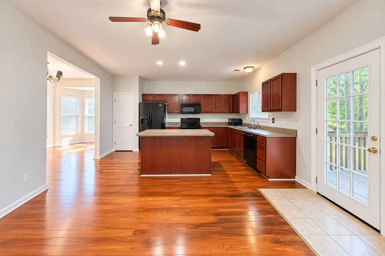 468 Canewood Pl #1 - Photo 4 of 14
