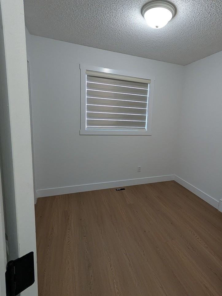 239 Martinvalley Cres Ne - Photo 3 of 12