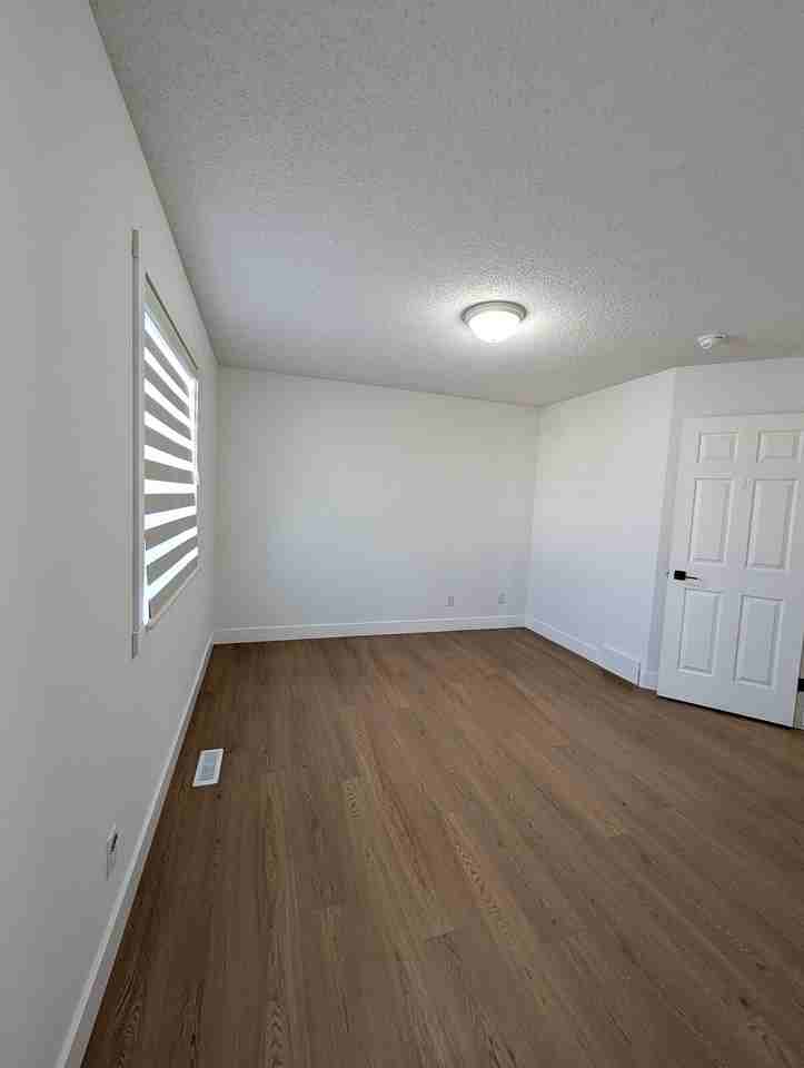 239 Martinvalley Cres Ne - Photo 5 of 12